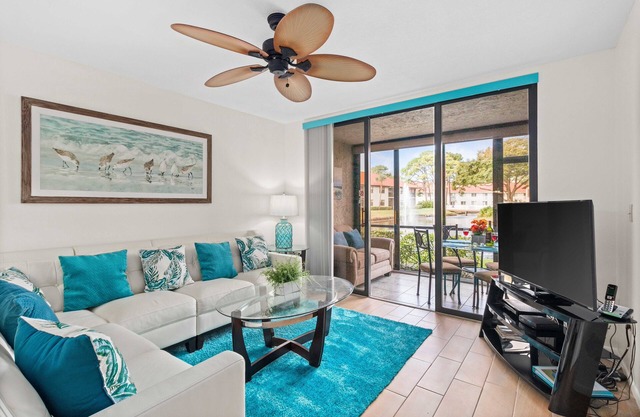 *Villa Bella* Executive 2BR Condo w/2 Pools, Mins to IMG/Beach/Anna Maria Isl