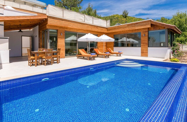 Villa Bella Three For 4-Isolated Heated Pool Family