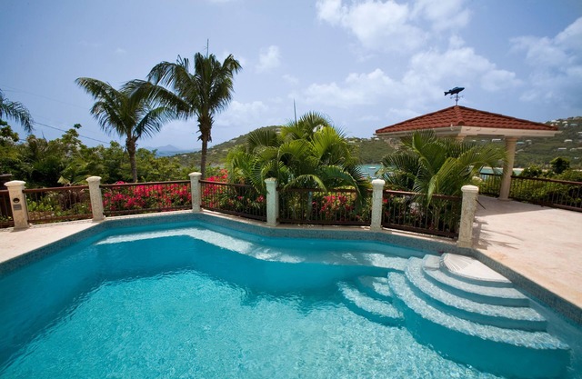 Villa Bijou - Stonework w/conch shells, A/C throughout, Pool, Solar Power backup
