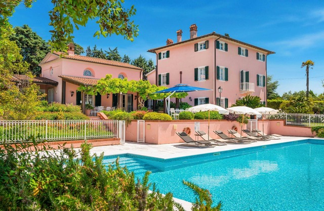 Villa Cà ai Venti, sea view, pool, and park on the hills of Viareggio