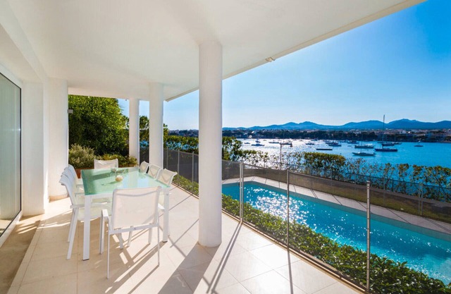Villa 'Can Marilla' with Sea View, Wi-Fi and Air Conditioning
