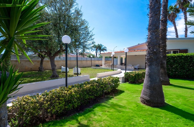 VILLA CARMELA ARENELLA: in a quiet and comfortable setting 800 meters from the sea