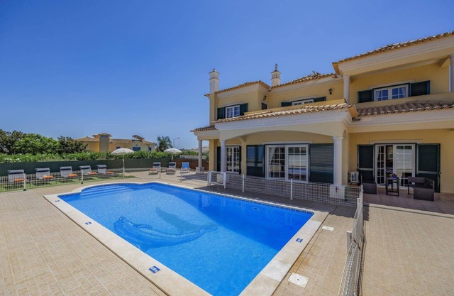 Villa Carvalho by Villa Plus