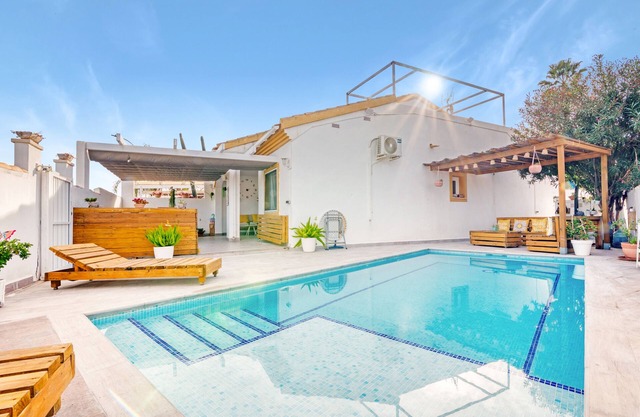 Villa 'Casa Esther' with Sea View, Wi-Fi and Air Conditioning