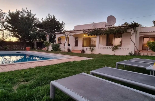 Villa 'Casa Florencia' with Wi-Fi and Air Conditioning