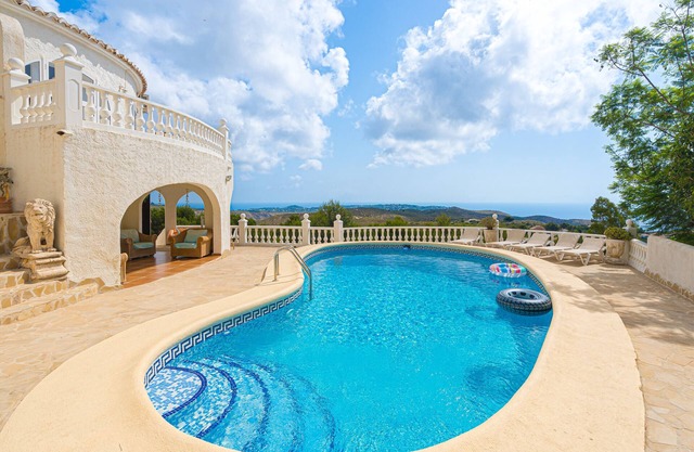 Villa "Casa Karin" with Sea View, Pool & Wi-Fi