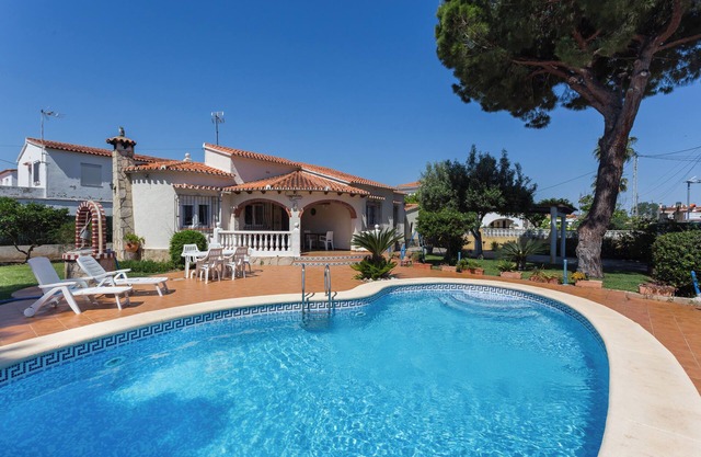 Villa 'Casandra' with Private Pool, Private Terrace and Air Conditioning