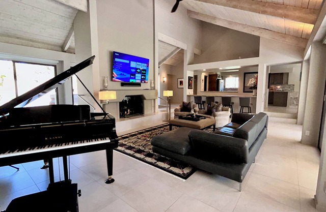 Villa Cha Cha | Elegant 3BR/3BA with Grand Piano & Incredible Views – a Greenday property!