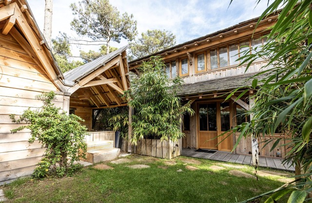 Villa "Chan-Ly Été" with Private Terrace, Private Hot Tub, and Wi-Fi