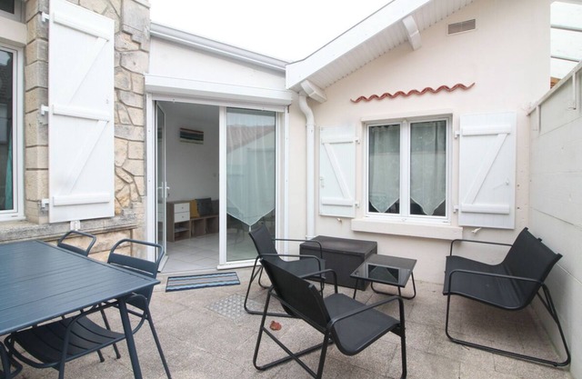 Villa Chatelaillonnaise near market and beach 3 bedrooms