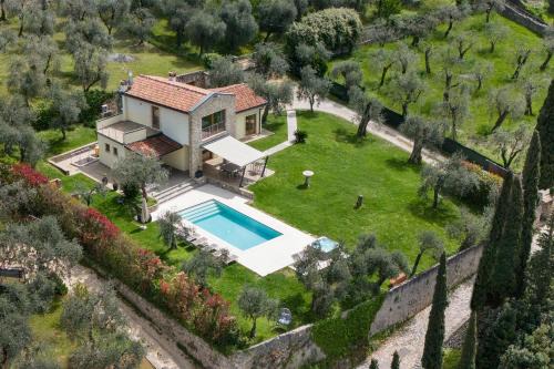 Villa Cipressi - Luxuri Lounge -