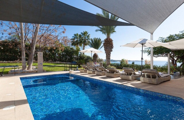 VILLA CLEOPATRA 5 bed, 20 metres from Ocean, Stunning Sea Views, Roof Terrace