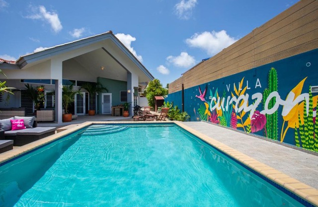 Villa Curazon met privézwembad vlakbij het strand!