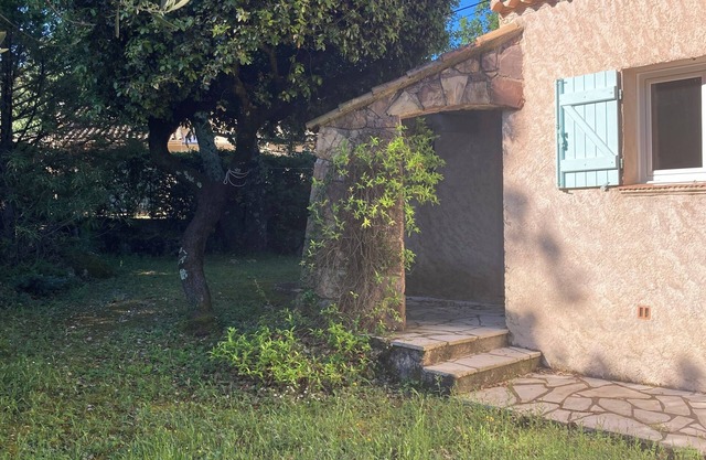 Villa Dans Quartier Calme ! Ilot de Verdure Avec Piscine et Pétanque