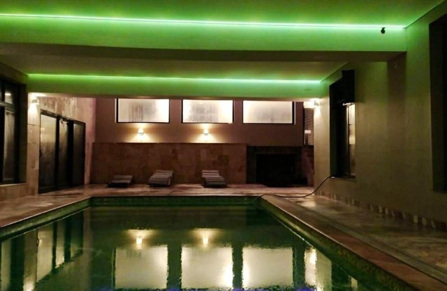 Villa de 11 chambres avec piscine interieure jacuzzi et jardin clos a Langoat a 6 km de la plage