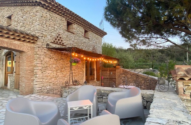 Villa de Charme en Pierre Avec Piscine en Ardèche Provençale