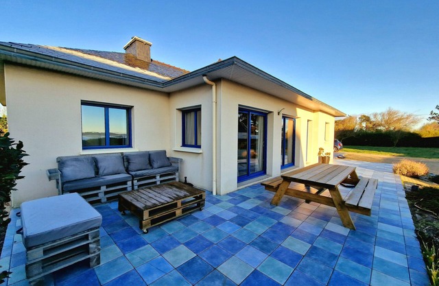Villa de la Baie, 8 people, sea view, Jacuzzi, beach at 100 meters
