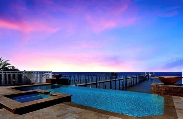 VILLA DEL MAR APOLLO BEACH- STUNNING HOME ON TAMPA BAY WITH GORGEOUS BAY VIEWS!