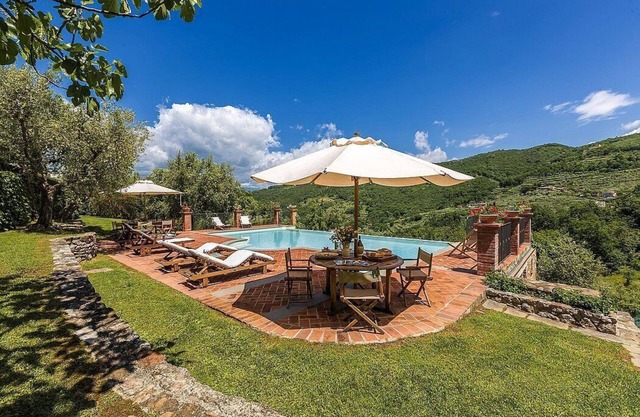 Villa Deliziosa: A characteristic and welcoming two-story age-old farm house surrounded by the greenery, with Free WI-FI.