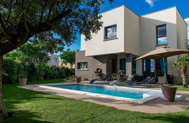 Villa des Arts, 100 meters from the sea, Swimming pool, Wifi, Air conditioning and 6 Bikes