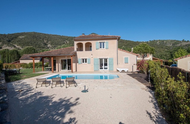 Villa des Montagnes for 8 people with private pool