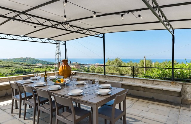 Villa 'Design La Weka Loca' with Private Terrace, Wi-Fi and Air Conditioning
