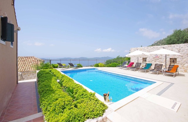 Villa Dias -stunning sea views, pool, sauna and beautiful terraces for 12 guests