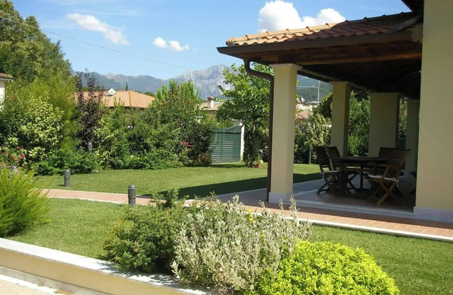 Villa Dodi - villa with garden located between Pietrasanta & Versilia beaches