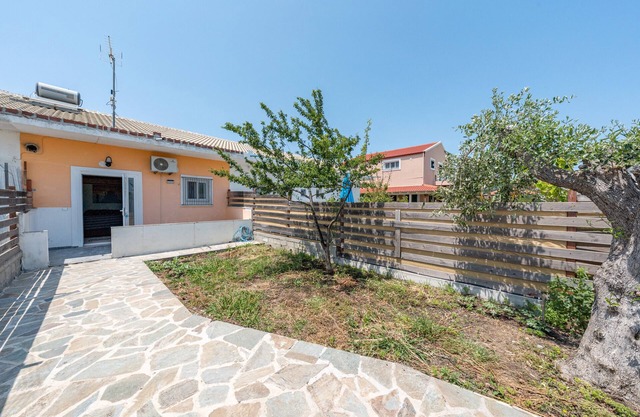 Villa 'Elia' with Sea View, Garden, Terrace & Wi-Fi