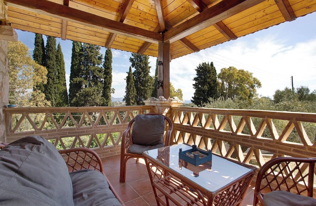 Villa Elizabeth with Garden, Balcony & Wi-Fi