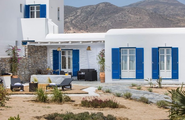Villa Emily a 1 bedroom villa in Punda Beach Paros ideal for couples.