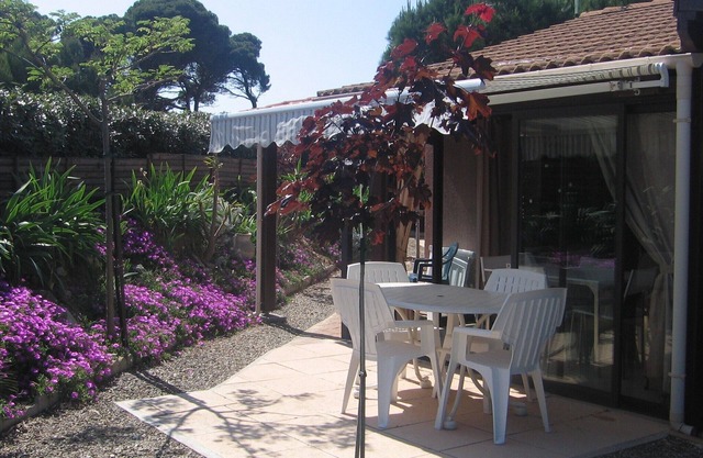 Villa Entouree D'un Jardin Arbore A LA MER A Vendres Plage