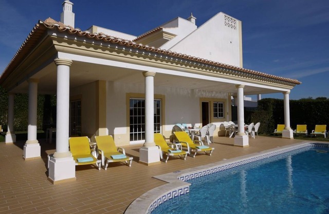 Villa Estrelicia, Top Quality, Very Private 3 Bedroom Luxury Villa, Air Conditioning for 6-8 persons