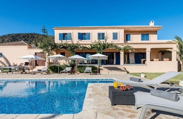 Villa Etruria close to Playa d'en Bossa