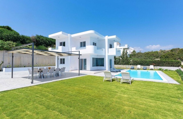Villa Eunike - Five Bedroom Villa, Sleeps 10