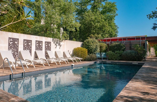 Villa 'Face Au Mont Bouquet' with Private Pool, Wi-Fi and Air Conditioning