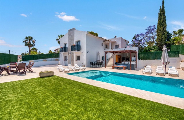 Villa 'Farau' with Sea View, Wi-Fi and Air Conditioning