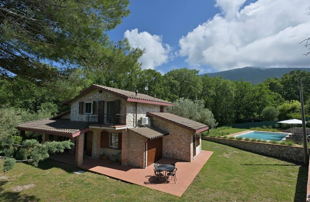 Villa for 8p with private pool in the heart of Umbria, in nature and near Tuscany