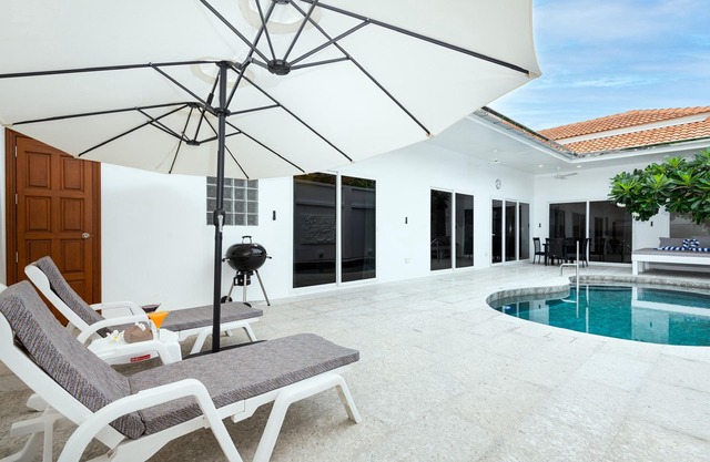 Villa Franken - Luxury 2BR Pool Villa Pratamnak Soi 5/6