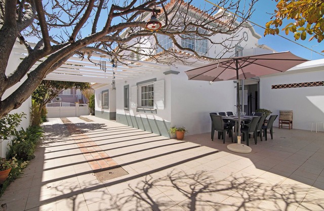 'Villa Galé' with Terrace, Garden & Wi-Fi