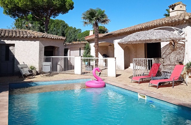 VILLA GRAND CONFORT private pool 4 bdrms wifi air conditioning 10 km sea