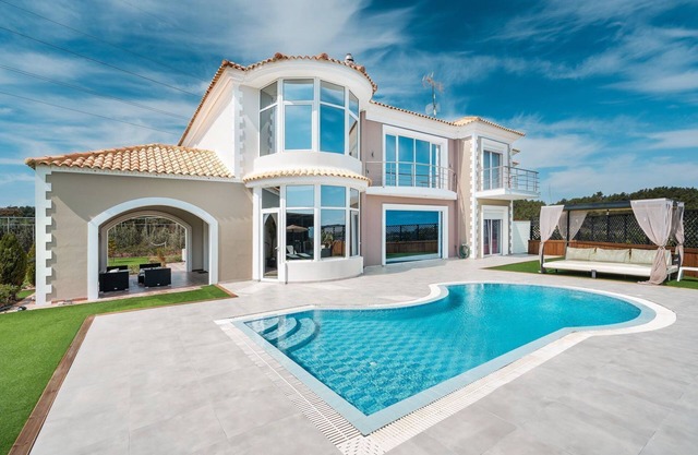 Villa Ianassa - Four Bedroom Villa, Sleeps 10