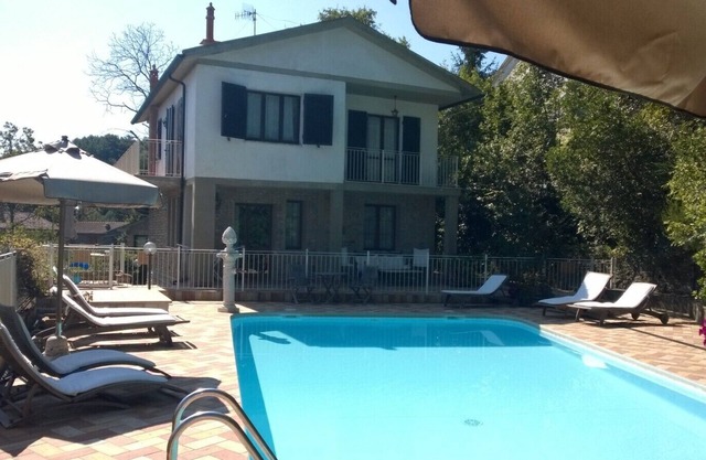 Villa il Castagno - Three Bedroom Villa, Sleeps 11
