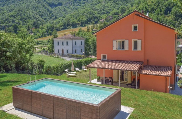 Villa in Borgo Pace with Private Pool