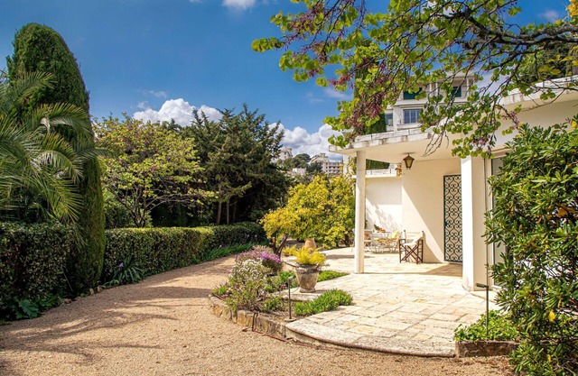 Villa in Cannes with 2 bedrooms sleeps 4