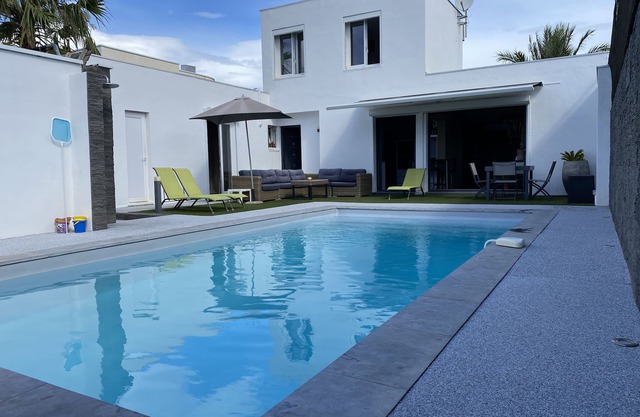 VILLA in Carnon plage ! 125 M2 200m from the beach with heated pool, garage.