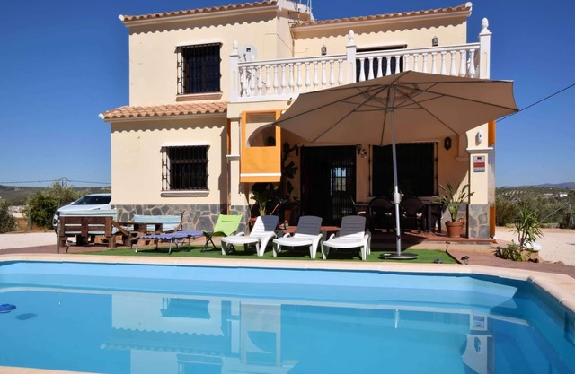 Villa in Villanueva del Trabuco with Jacuzzi