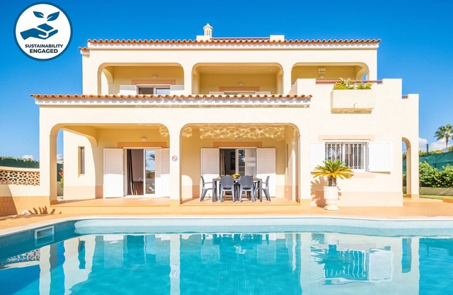 Villa in Galé with heatable pool & BBQ