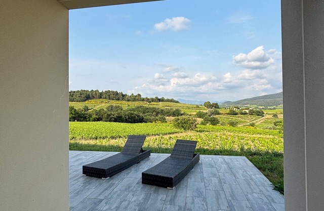 Villa in Provence with Stunning Views of Mont Ventoux and the Vineyards!