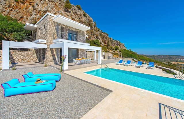 Villa in Rhodes with Infinity Pool